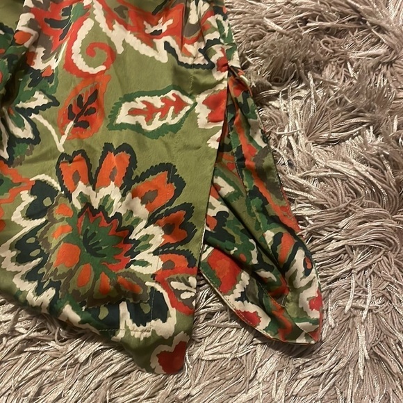 𝅺ZARA Satin Large Pull Over‎ - Picture 7 of 9